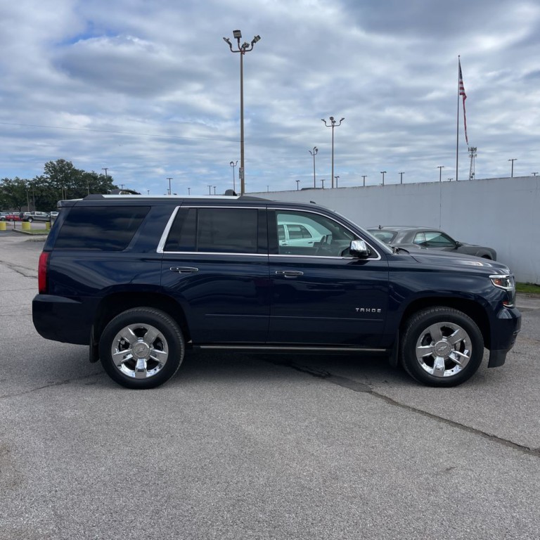 2017 Chevrolet Tahoe Image 2