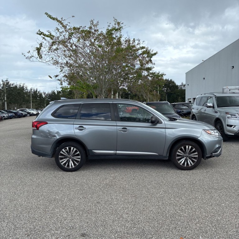 2020 Mitsubishi Outlander Image 4