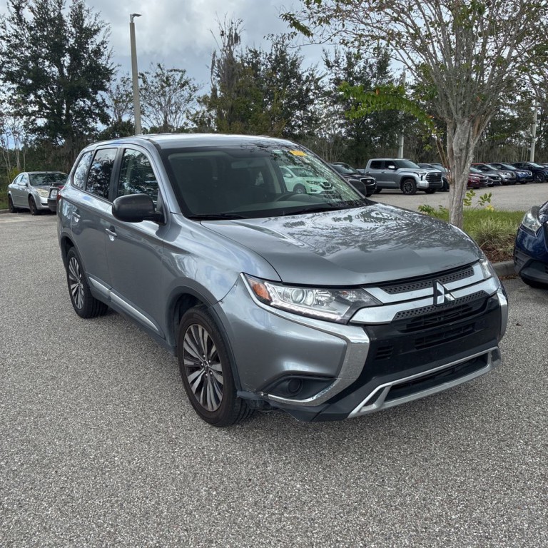 2020 Mitsubishi Outlander Image 8