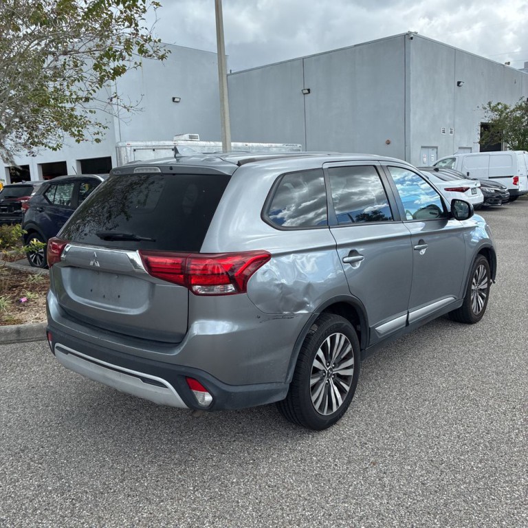 2020 Mitsubishi Outlander Image 9