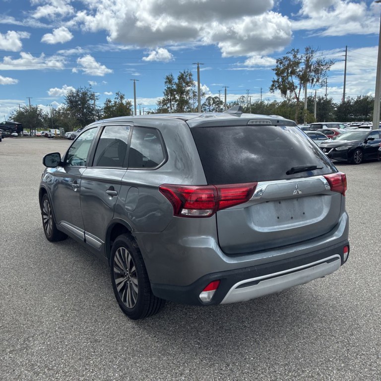 2020 Mitsubishi Outlander Image 10