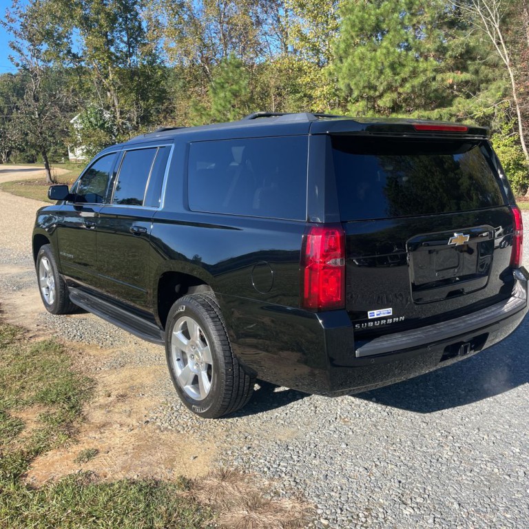 2017 Chevrolet Suburban Image 1