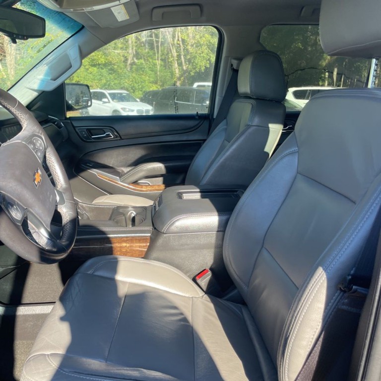 2017 Chevrolet Suburban Image 4
