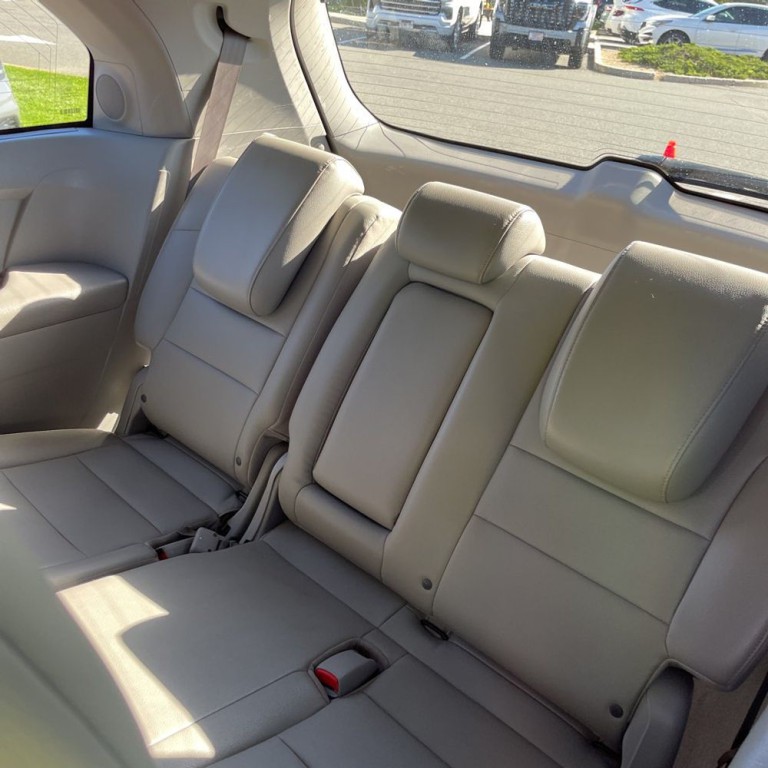 2015 Honda Odyssey Image 2