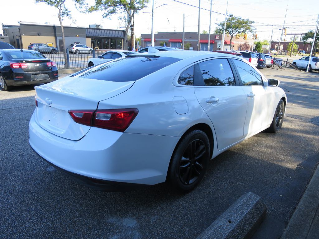 2017 Chevrolet Malibu Image 4