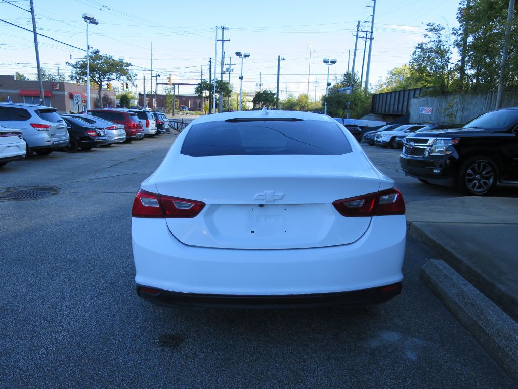 2017 Chevrolet Malibu Image 5