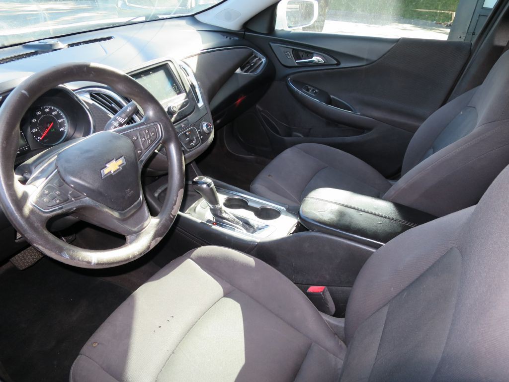 2017 Chevrolet Malibu Image 10