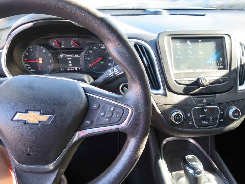 2017 Chevrolet Malibu Image 14
