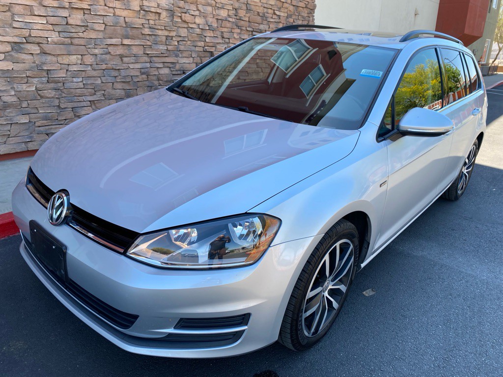 2016 Volkswagen Golf Image 1