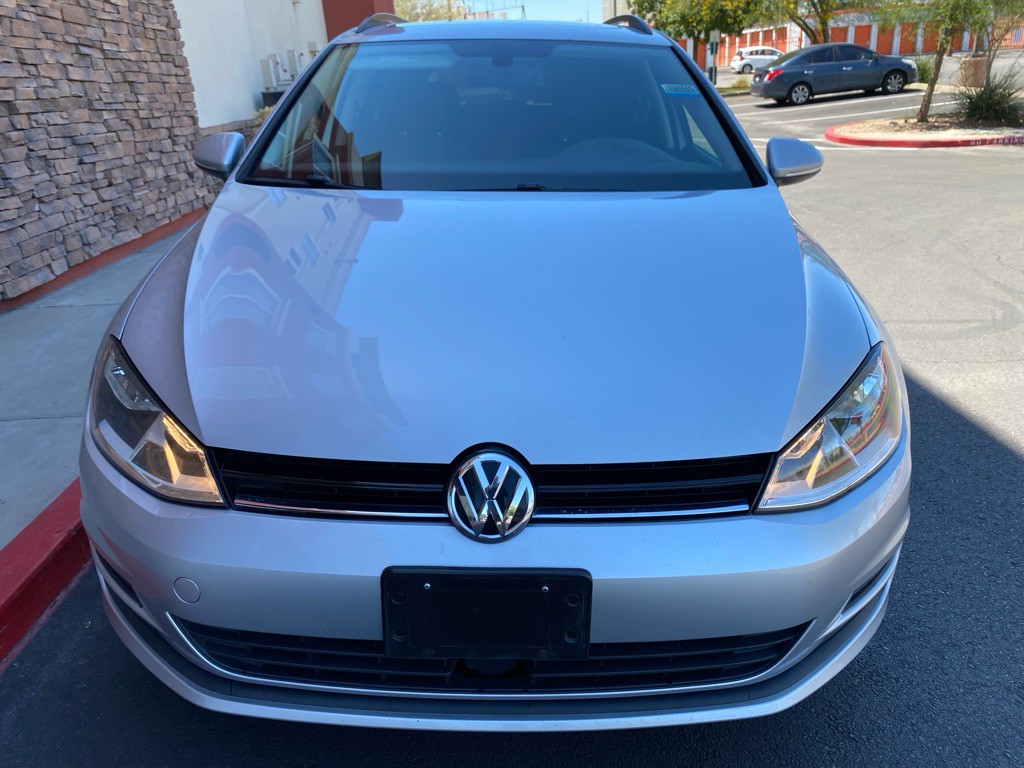 2016 Volkswagen Golf Image 2