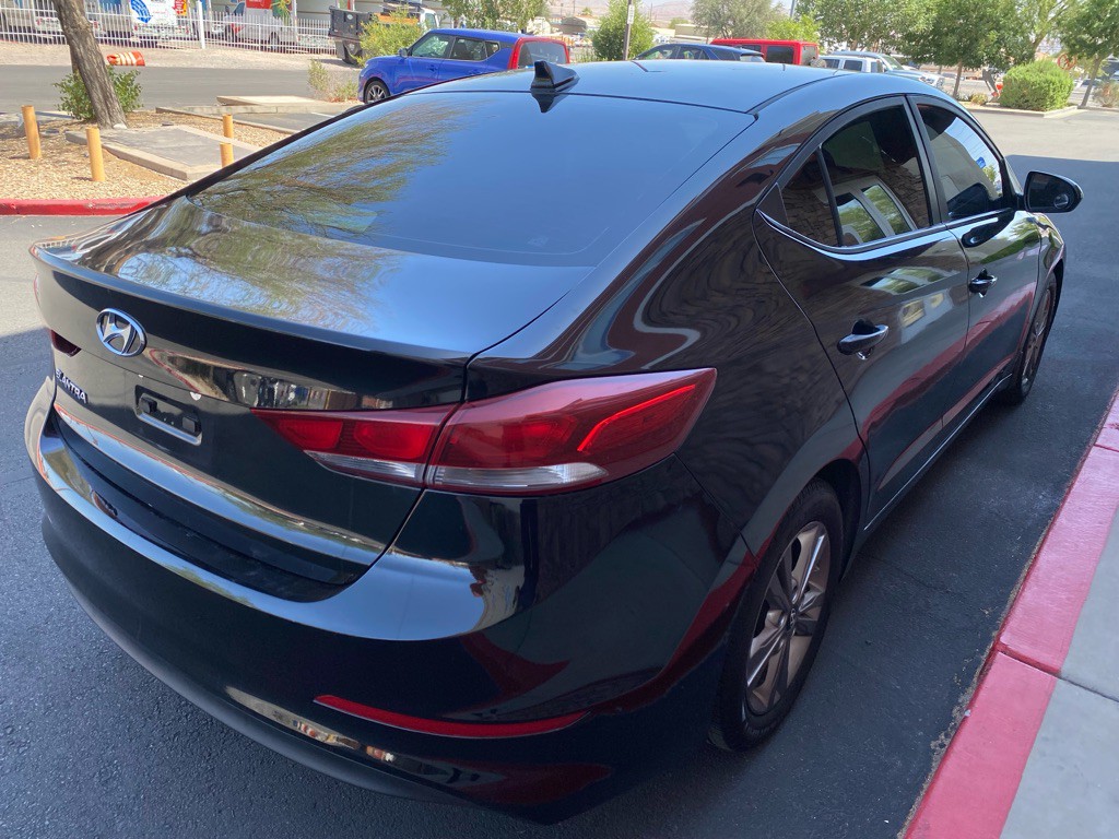 2017 Hyundai Elantra Image 4