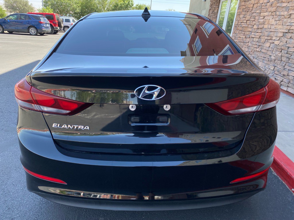 2017 Hyundai Elantra Image 5