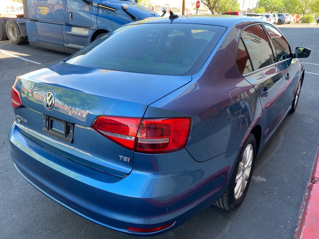2015 Volkswagen Jetta Image 4