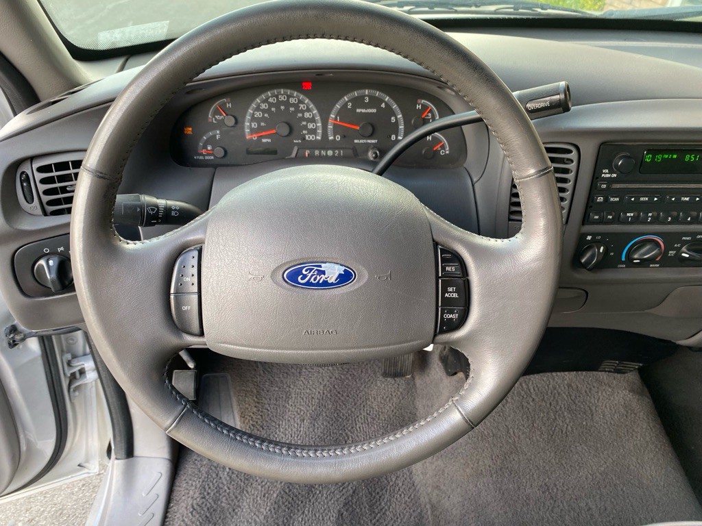 2003 Ford F-150 Image 8