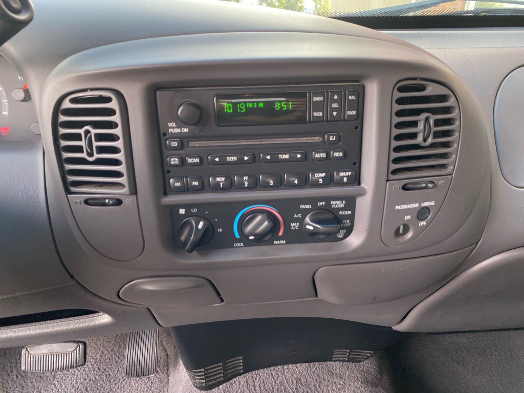 2003 Ford F-150 Image 9