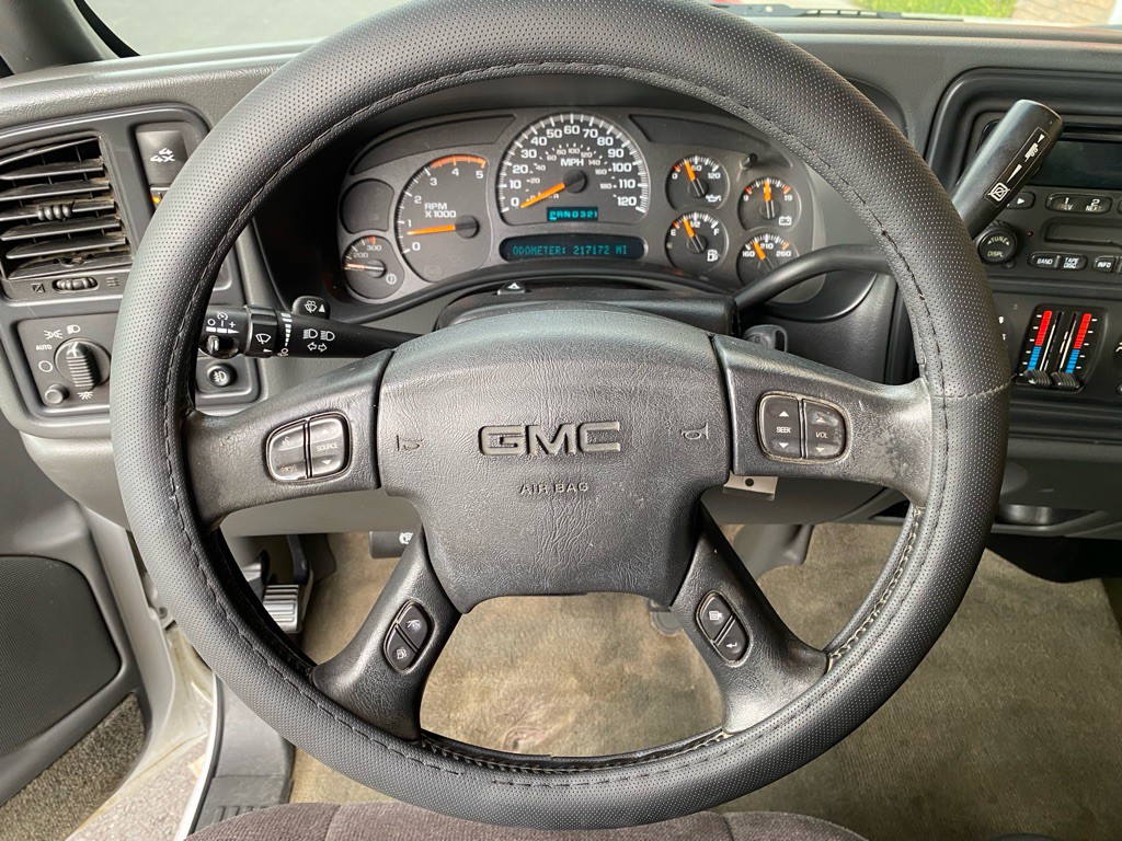 2004 GMC Sierra Image 8