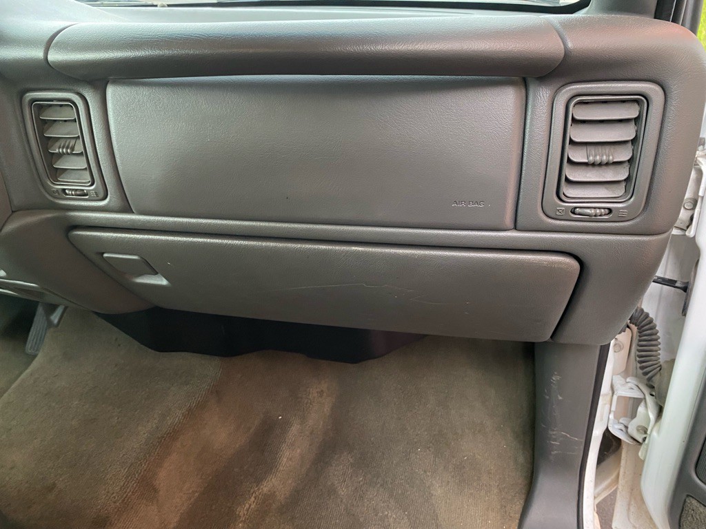 2004 GMC Sierra Image 13