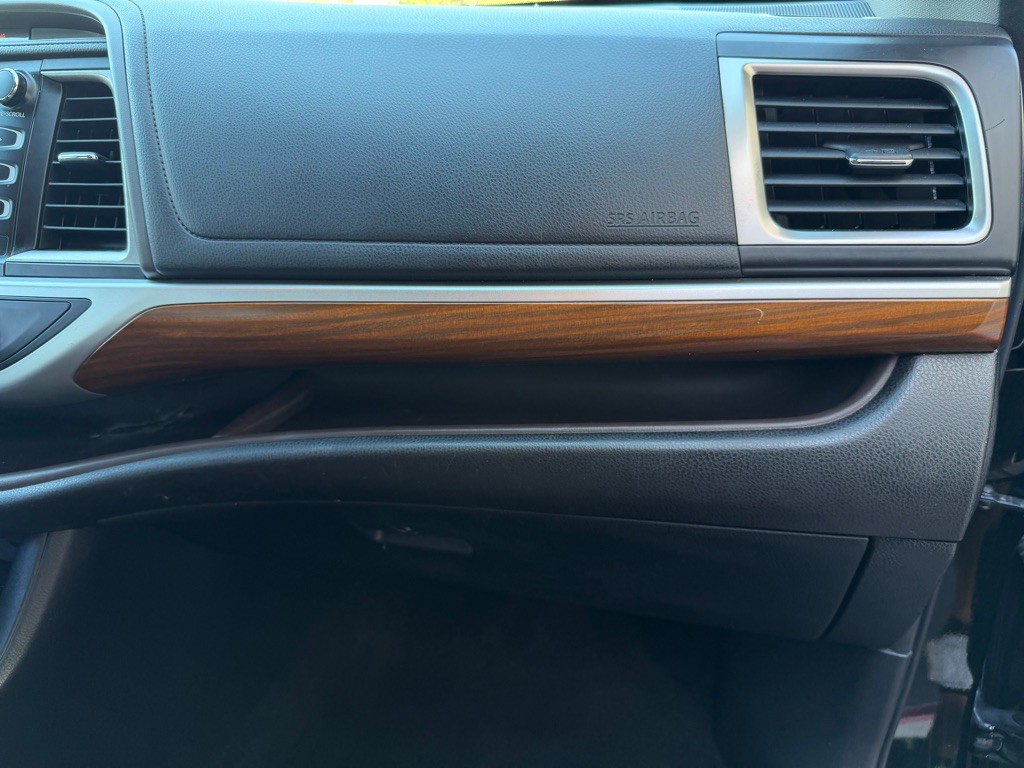 2018 Toyota Highlander Image 16