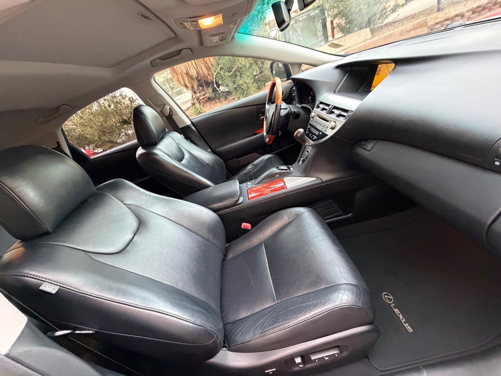2010 Lexus RX Image 13