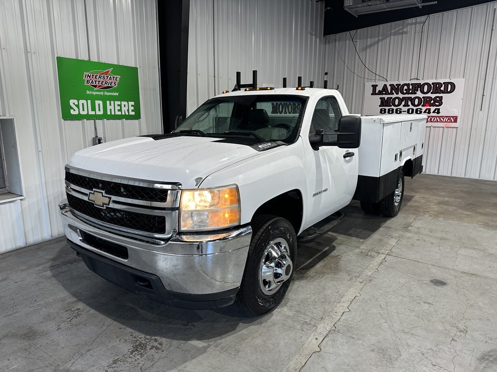 2011 Chevrolet Silverado 1500 Image 2