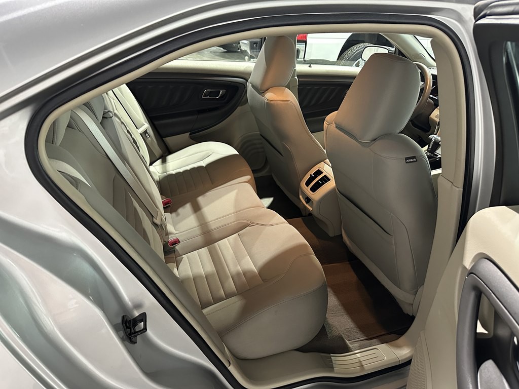 2011 Ford Taurus Image 8