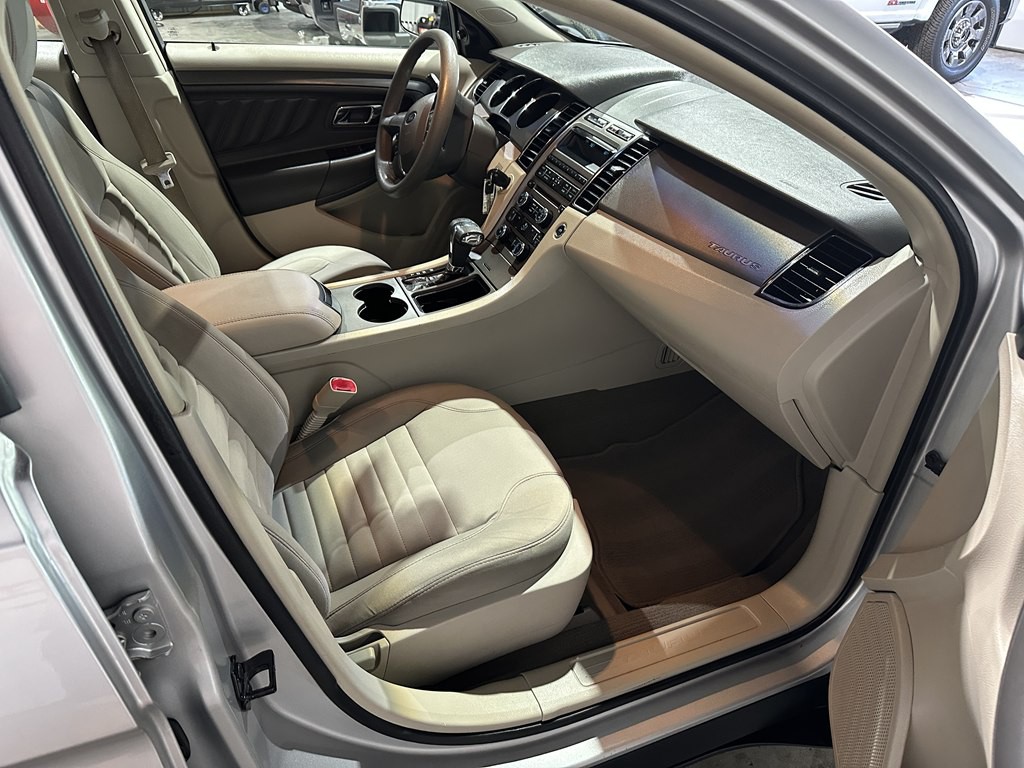 2011 Ford Taurus Image 9