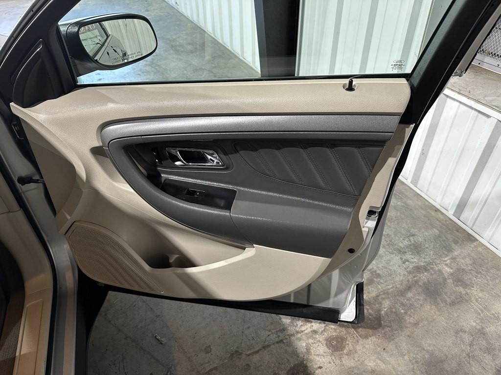 2011 Ford Taurus Image 10