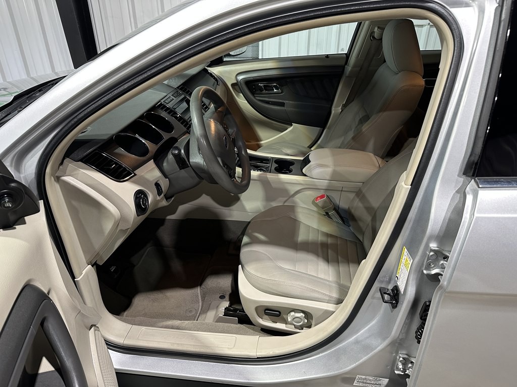 2011 Ford Taurus Image 12