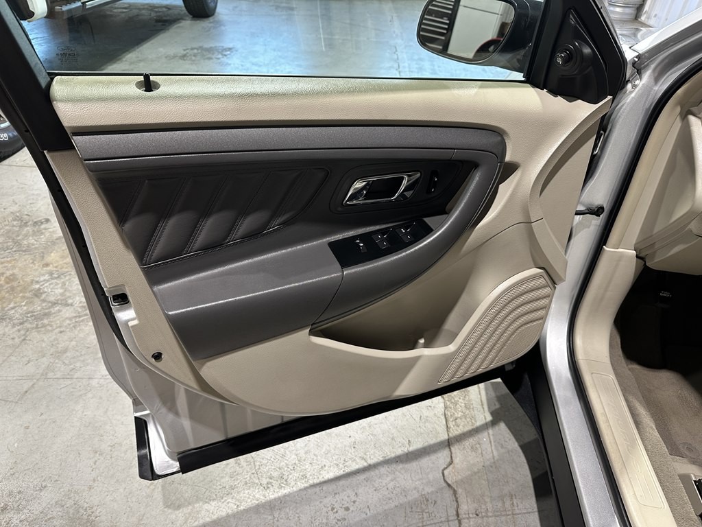 2011 Ford Taurus Image 13