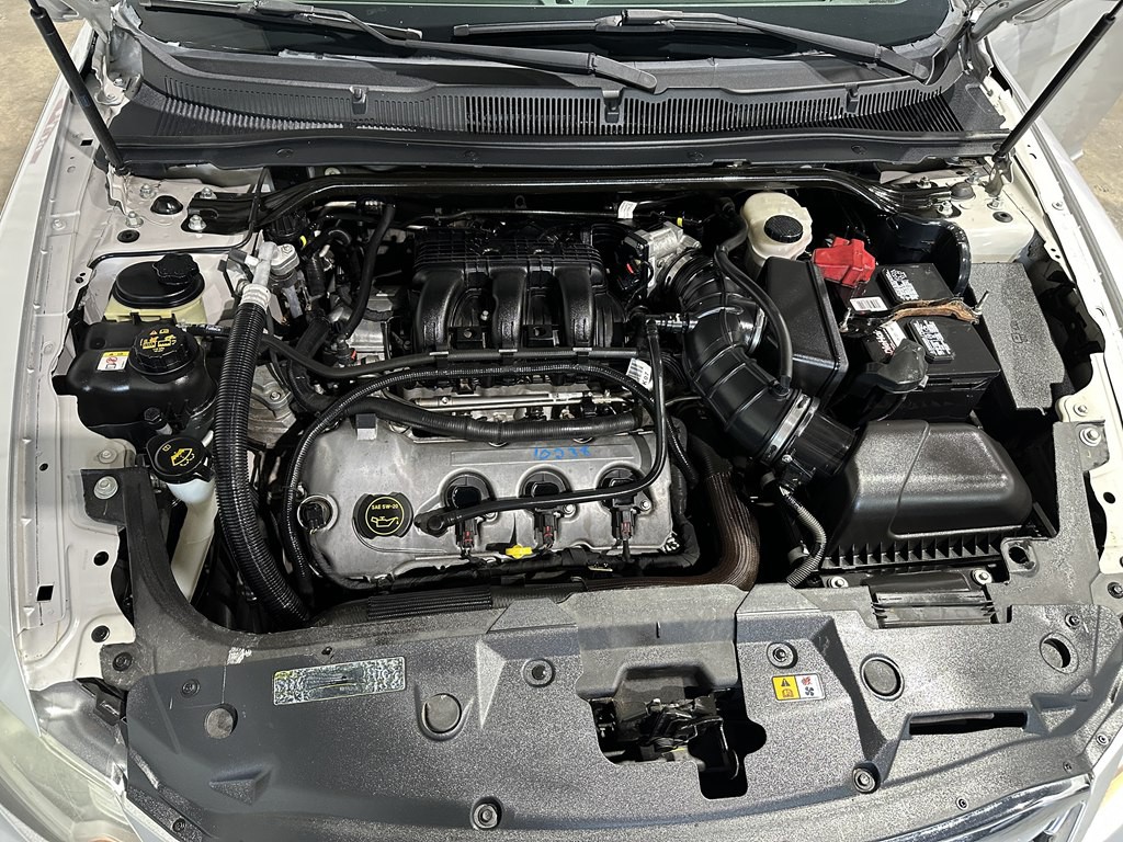 2011 Ford Taurus Image 17
