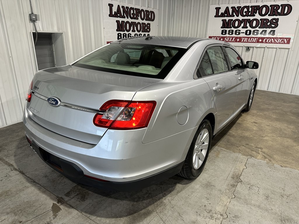 2011 Ford Taurus Image 18