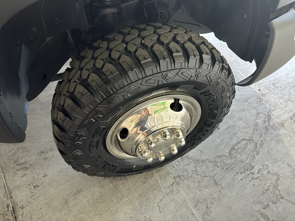 2003 GMC Sierra Image 8