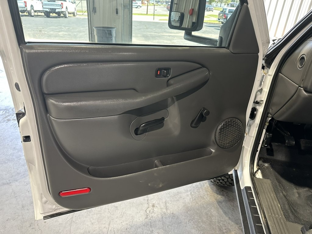 2003 GMC Sierra Image 12