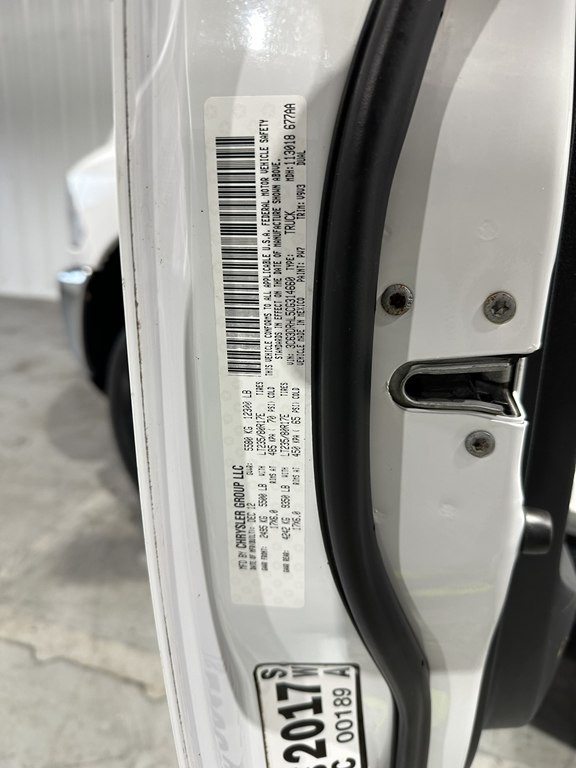 2012 RAM 3500 Image 17