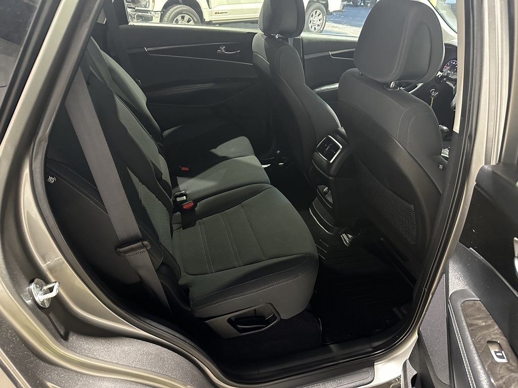 2016 Kia Sorento Image 8