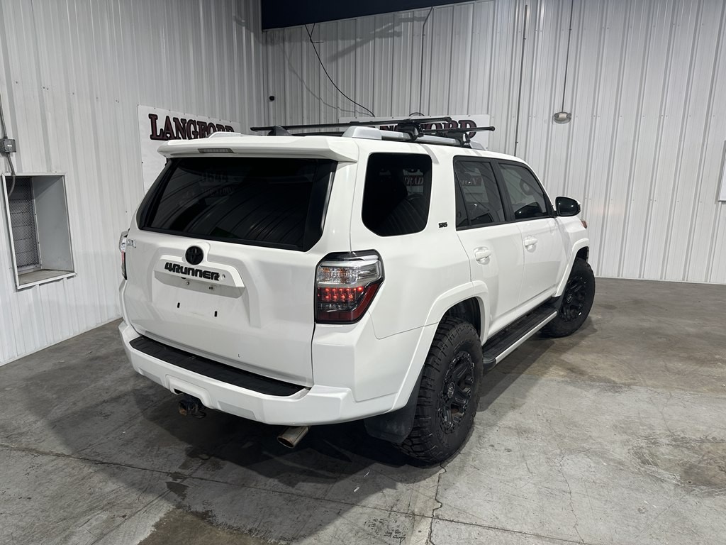 2017 Toyota 4Runner Image 18