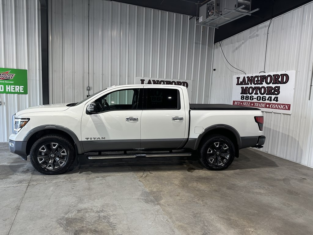 2021 Nissan Titan Image 1