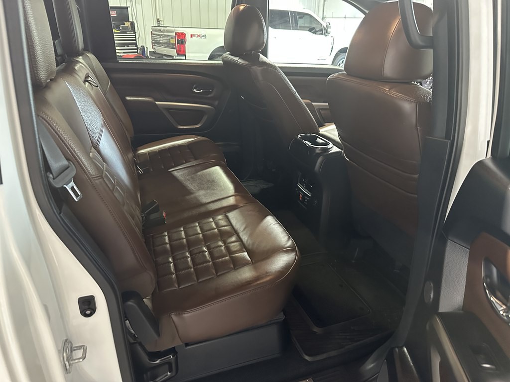 2021 Nissan Titan Image 9