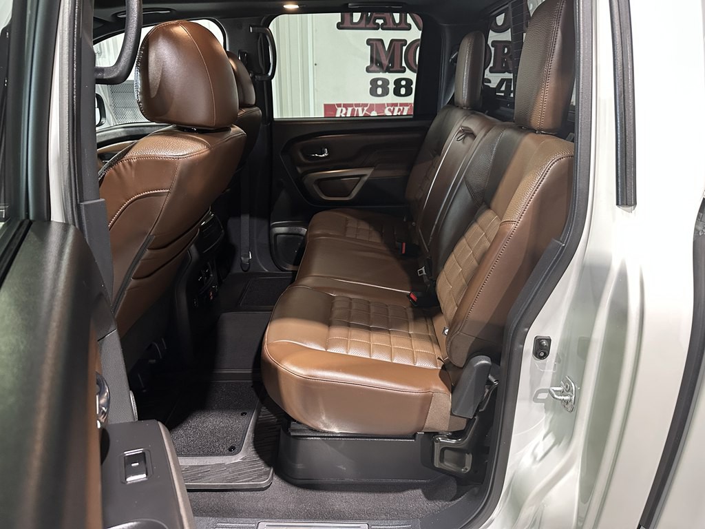 2021 Nissan Titan Image 12