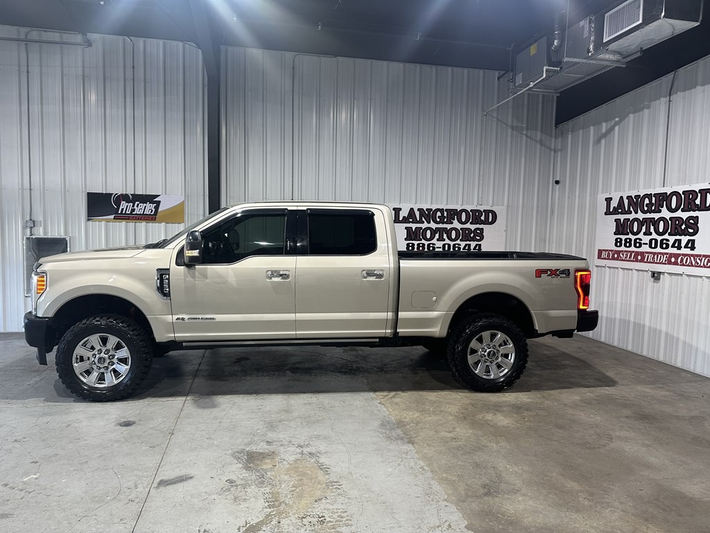 2017 Ford F-250 Image 1