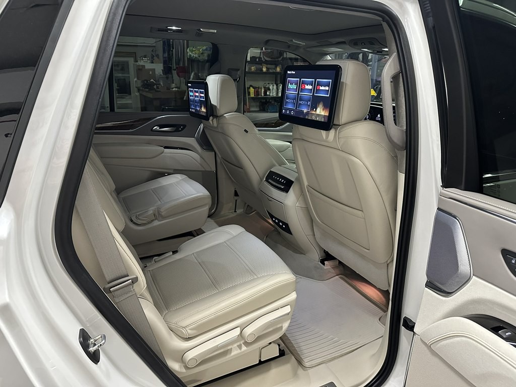 2023 Cadillac Escalade Image 9