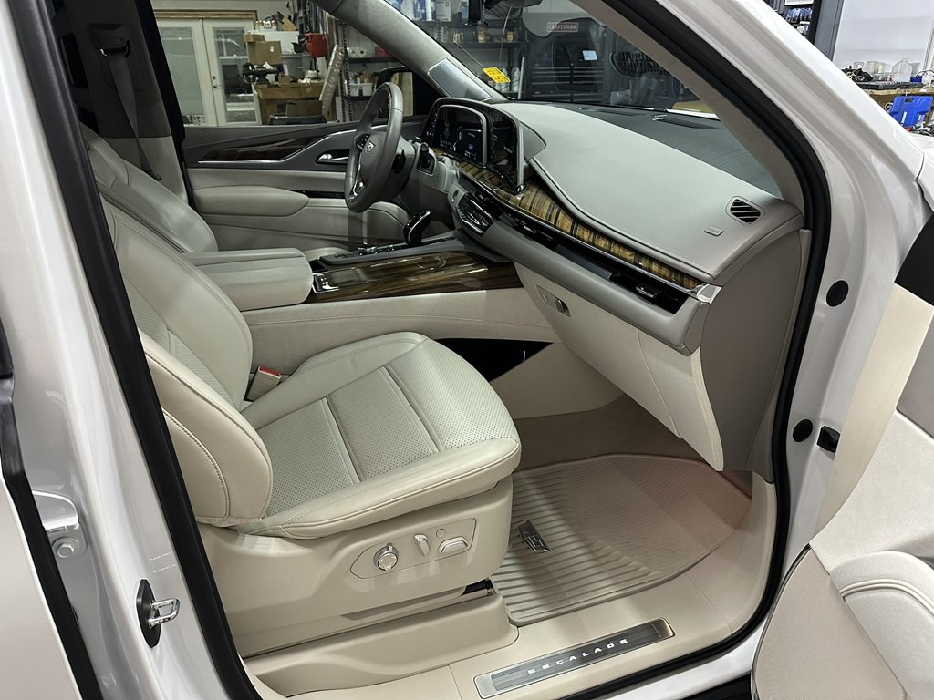 2023 Cadillac Escalade Image 10