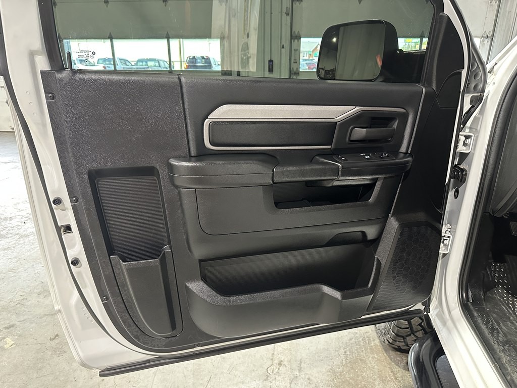 2022 RAM 3500 Image 11