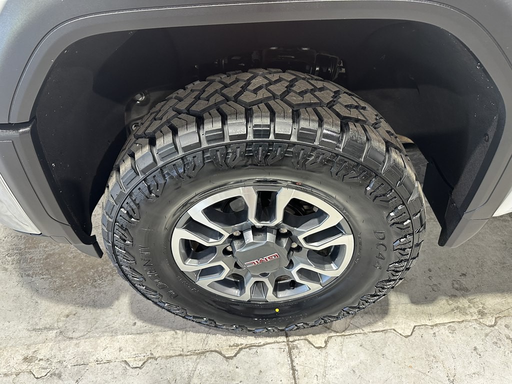 2024 GMC 2500 Image 3