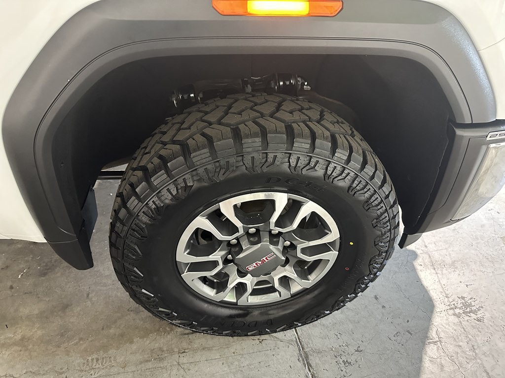 2024 GMC 2500 Image 8