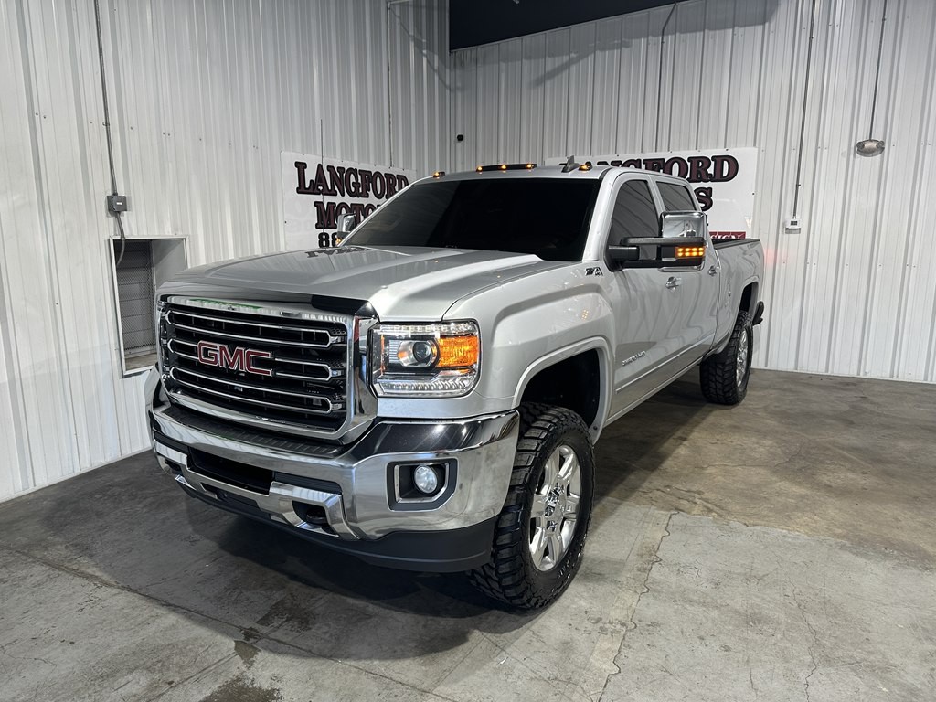 2017 GMC Sierra 2500 Image 2