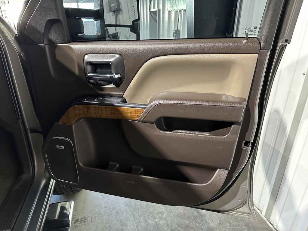 2017 GMC Sierra 2500 Image 11