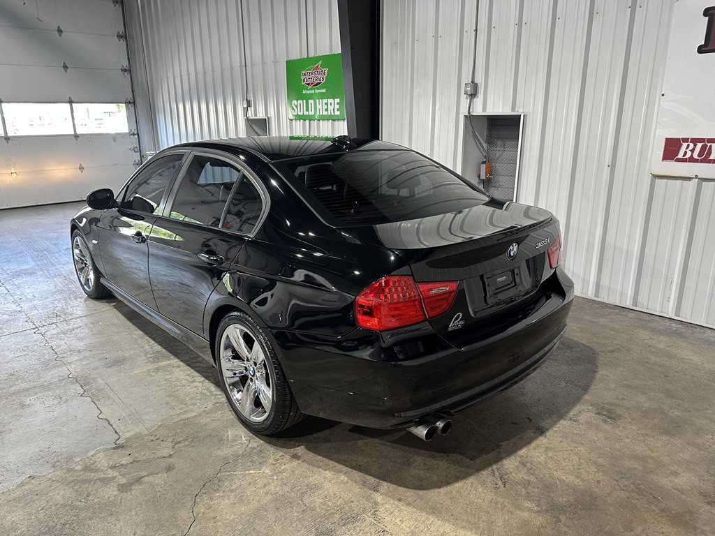 2011 BMW 3 Series Image 5
