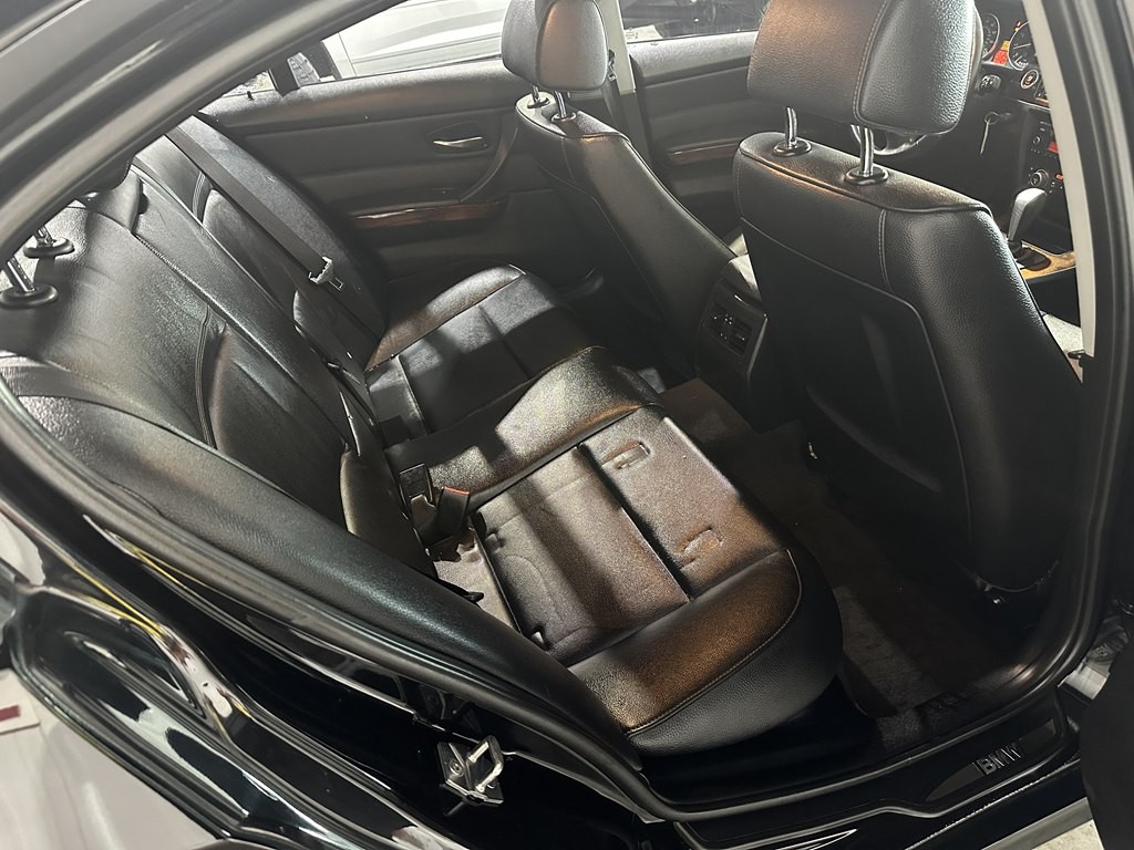 2011 BMW 3 Series Image 8