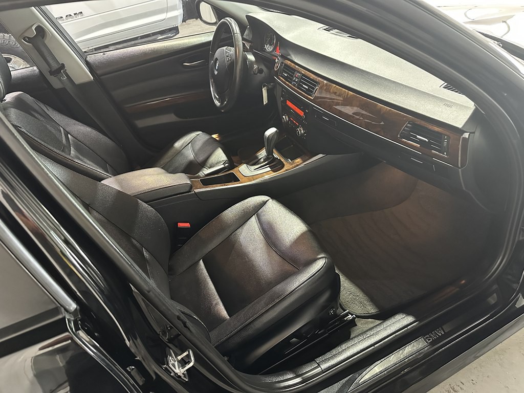 2011 BMW 3 Series Image 9